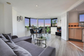 Stylish City Apartment free parking sleeps 5 6